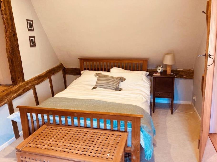 2 Beds & Living In Our Idyllic Country Cottage Bedford Dış mekan fotoğraf